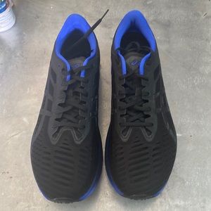 ASICS Mens Novablast Shoes